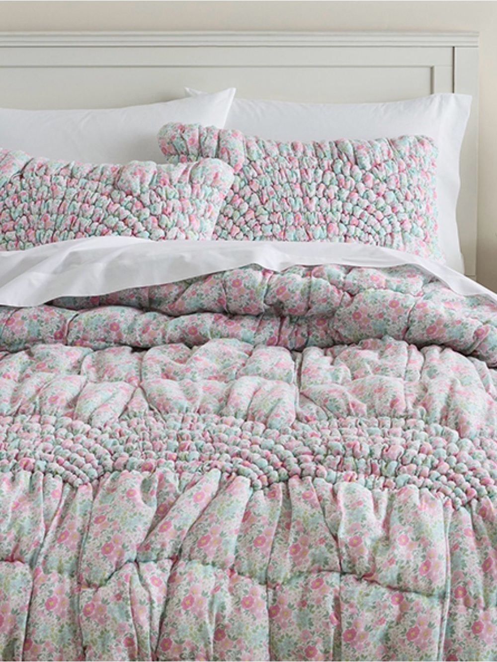 Pottery Barn 3 Piece Queen Quilted Floral Comforter Set in Pink and Mint